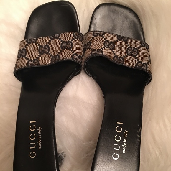 Gucci Shoes - Gucci signature Logos Canvas heels - size 6